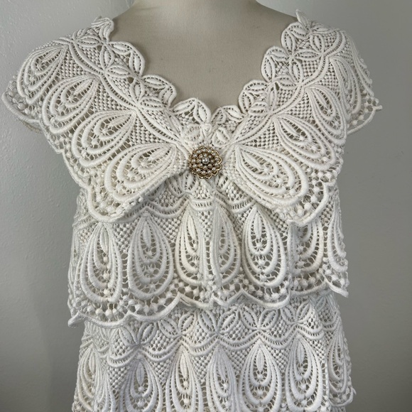 White Lace Tiered Vintage Dress w/ Pearl Brooch - Picture 2 of 8